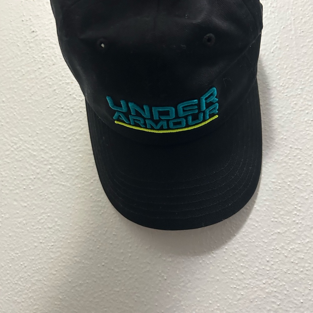 Black Under Armour Adjustable Hat NWT